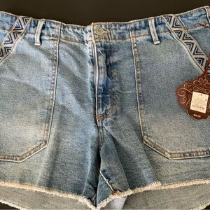 NWT Knox Rose Denim blue jean shorts. Mid rise,‎ size 14, Embroidered trim